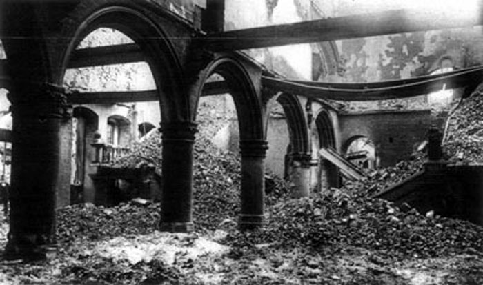25 agosto 1914: Prima Guerra Mondiale, la biblioteca dell'Università cattolica di Leuven è deliberatamente distrutta dall'esercito tedesco