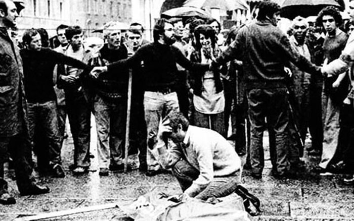 30 giugno 1963: strage di Ciaculli. Un'autobomba, destinata al boss della mafia Salvatore Greco, uccide sette persone tra agenti di polizia e militari, vicino a Palermo