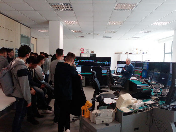 Studenti ITIS Calvino in visita al Centro di Controllo SCC di Genova; qui nella sala OMH