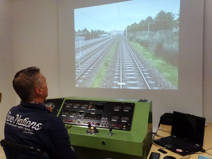 Umberto INGENITO, Gruppo Fermodellisti DLF Verona, e il simulatore di guida da lui ideato su locomotiva elettrica 656