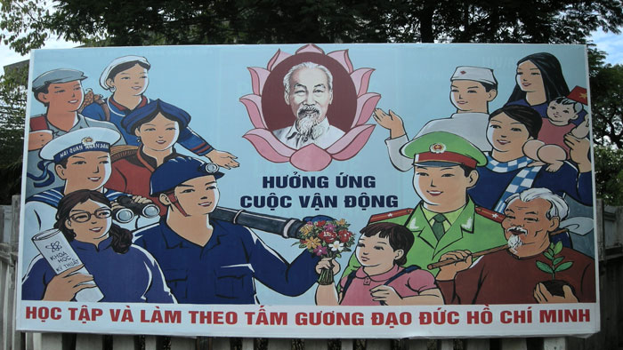 Il 2 settembre 1945 Ho Chi Min proclamò ad Hanoi davanti a mezzo milione di vietnamiti l'istituzione della Repubblica Democratica del Vietnam