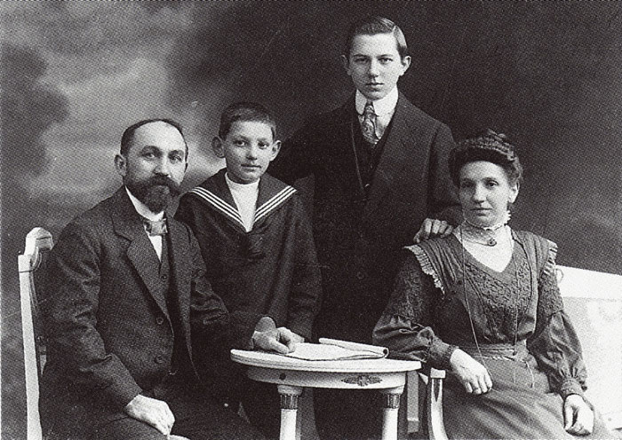 Erwin Piscator con i genitori e il fratellino