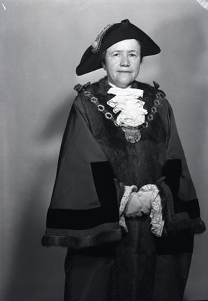 Charlotte Elizabeth Whitton, 8 marzo 1896 - 25 gennaio 1975, sindaco di Ottawa