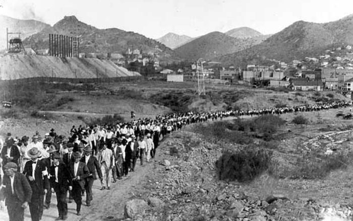 12 luglio 1917: i minatori di Bisbee furono deportati nel deserto di Hermanas, Arizona.