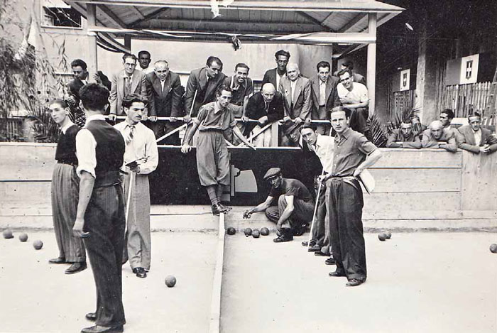 Il campo da bocce del Dopolavoro Ferroviario di Via Crispi in una foto degli anni Quaranta (foto Archivio DLF Bolzano)