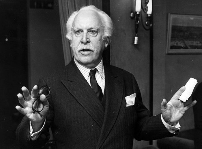 Sir Arthur Bliss, nato Arthur Edward Drummond Bliss, (Barnes, 2 agosto 1891 - Londra, 27 marzo 1975)