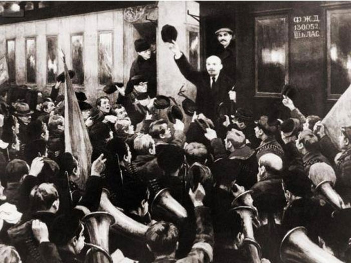 16 aprile 1917 Vladimir Lenin ritorna a Pietrogrado, in Russia, dopo l’esilio in Svizzera