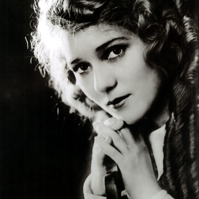 Mary Pickford, pseudonimo di Gladys Louise Smith (Toronto, 8 aprile 1892 - Santa Monica, 29 maggio 1979)