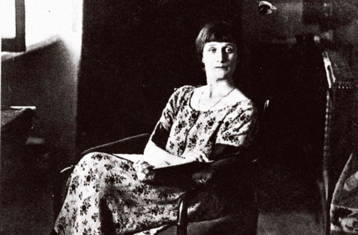 Anna Andreevna Achmatova, pseudonimo di Anna Andreevna Gorenko (Bol'soj Fontan, 23 giugno 1889 – Mosca, 5 marzo 1966), è stata una poetessa russa; non amava l'appellativo di poetessa, perciò preferiva farsi definire poeta, al maschile