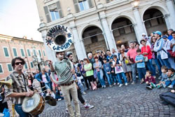 Ferrara Buskers Festival® 2015. Dove nasce la musica! 28esima Rassegna Internazionale del Musicista di Strada. Ferrara, dal 20 al 30 agosto 2015