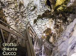 Escursione turistica all'interno della Grotta del Monte Cucco con degustazione. Sigillo (PG), 9 agosto 2015