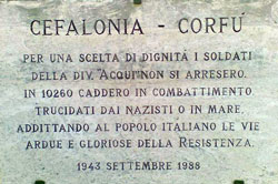 Lapide del monumento dedicato ai Caduti di Cefalonia, realizzato da Giuseppe Ansaldi