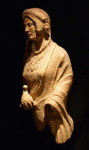 Statua femmnile, V sec. a. C., Pomezia, Museo archeologico LAvinium