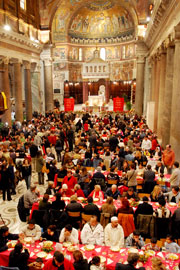 Cena natalizia per i poveri della strada della Comunità di Sant'Egidio